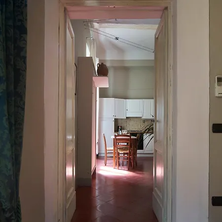 Charming & Authentic 1br In Historic Center, Near The Duomo アパート *