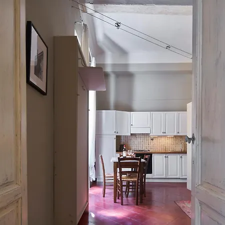 Charming & Authentic 1br In Historic Center, Near The Duomo Apartment *